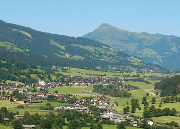 Tyrol Brixen 度假居 *